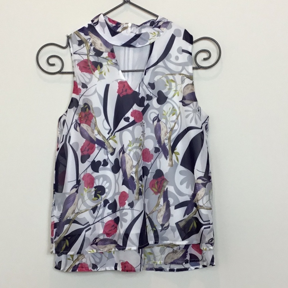 🟢 3 for $10 Bird top. Size medium